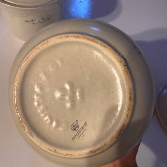 Pfaltzgraff canister bundle 2qt and 1.5 qt 
 Ceramic Canisters - Picture 6 of 7